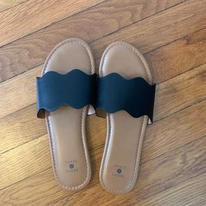 NWOT Black Scalloped Slide Sandals